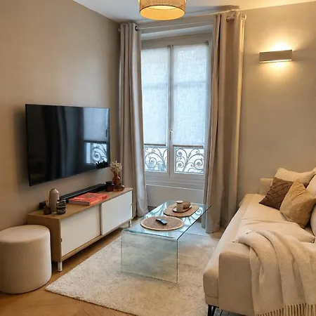 Cocooning & Cosy In Center 17 Apartment